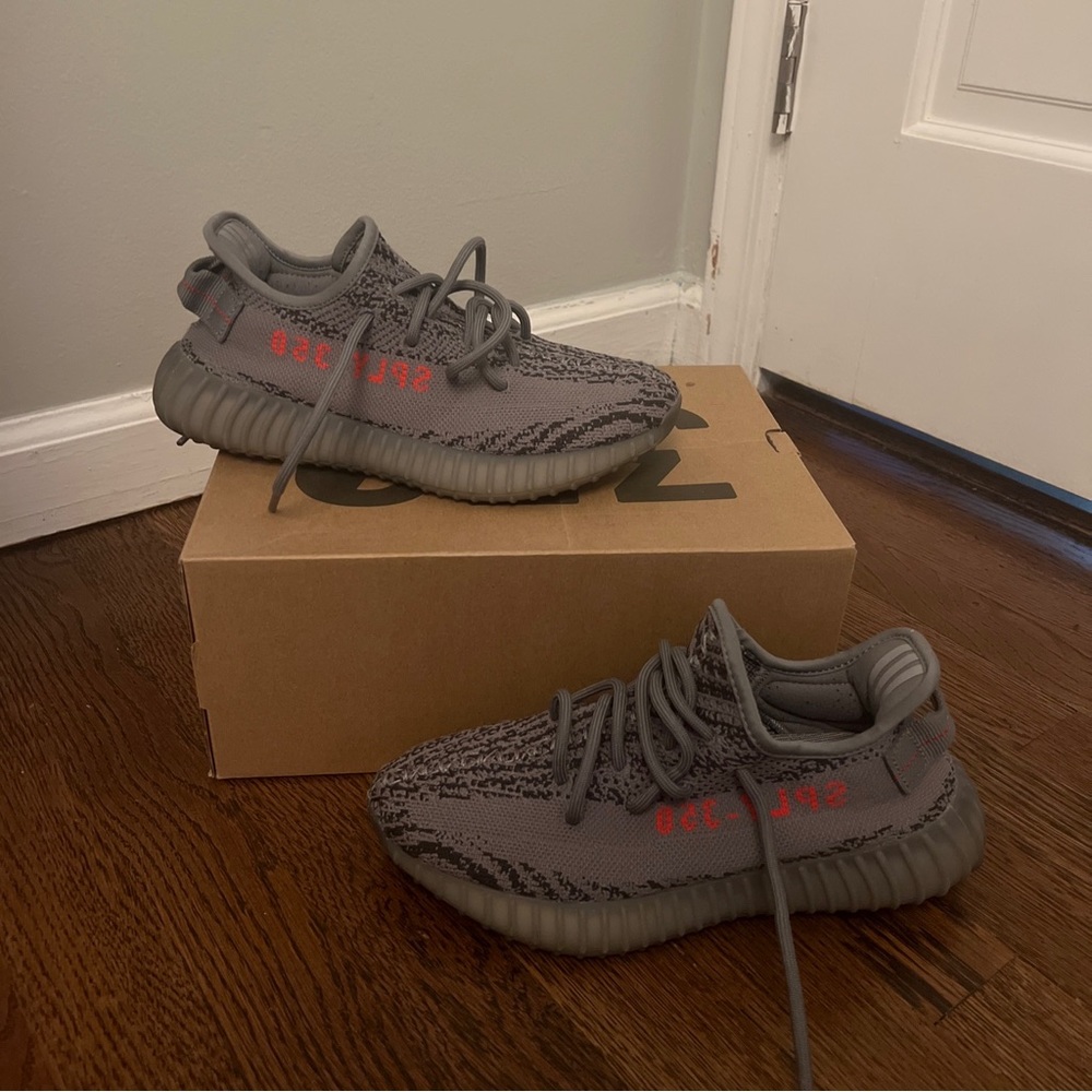 Yeezy Beluga V2’s size 5.5 Mens. Worn a couple times but in perfect conditon